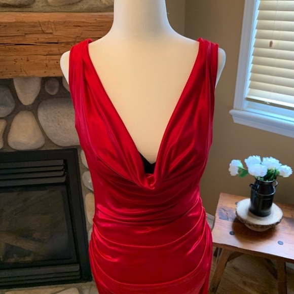 BCBGMaxazria Red dress with built in corset - Picture 4 of 7